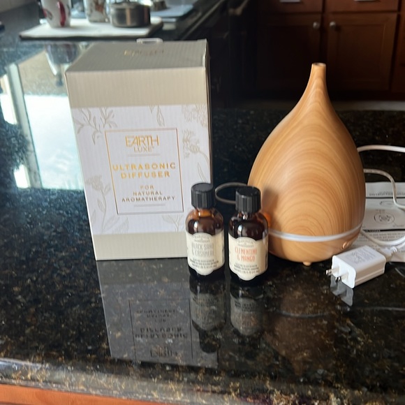 BRAND NEW ULTRASONIC DIFFUSER WIRH 2 FRAGRANCE OIL BOTTLES - Picture 4 of 4